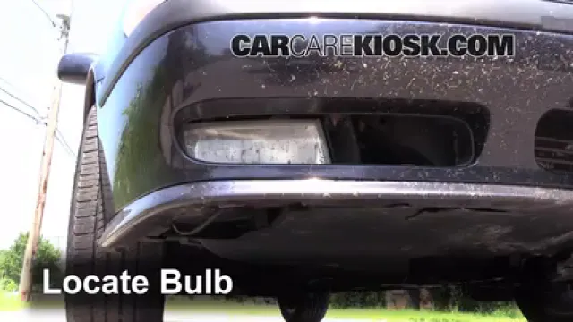 2002 Saab 9-3 SE 2.0L 4 Cyl. Turbo Hatchback (4 Door) Éclairage Feu antibrouillard (remplacer l'ampoule)
